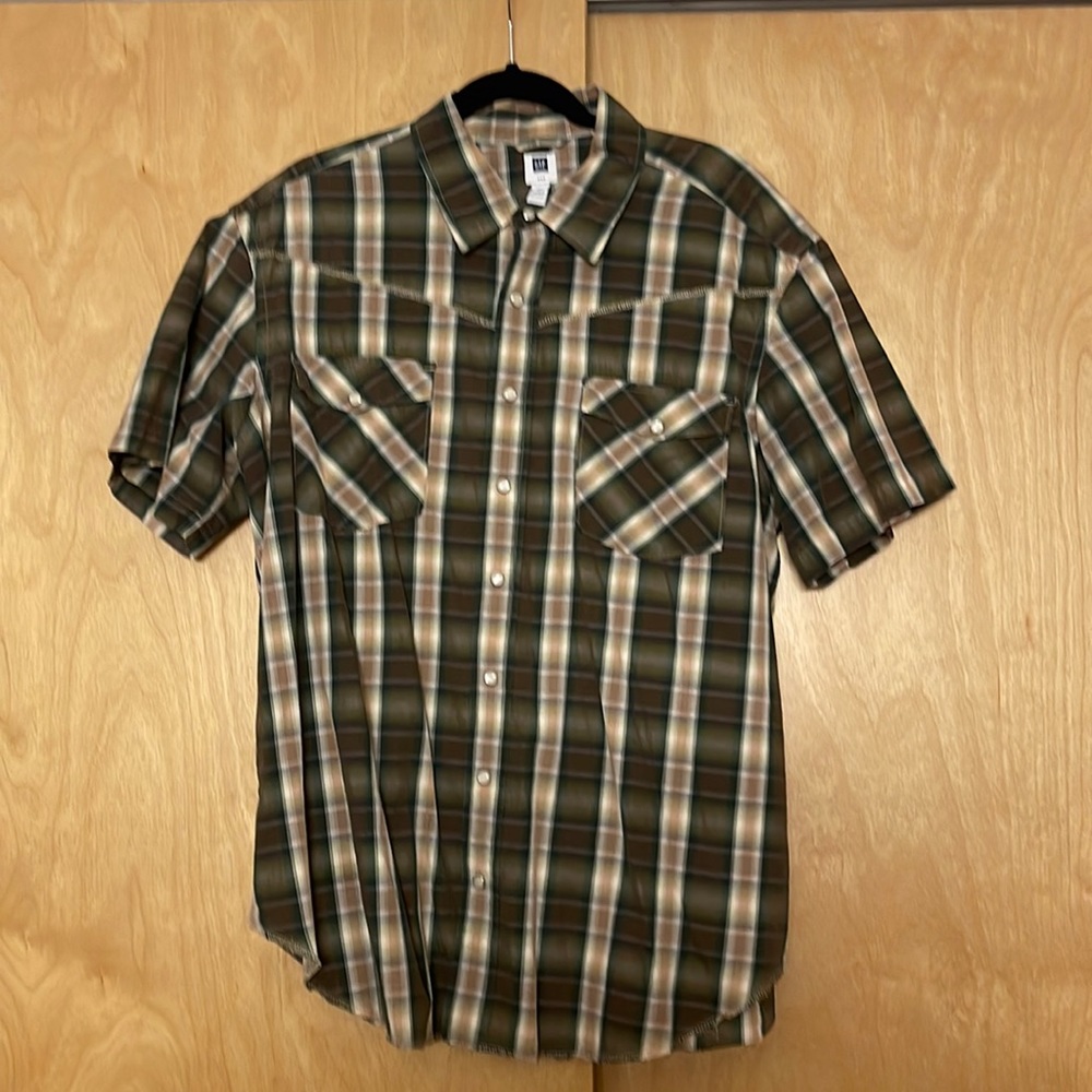 GAP Short sleeve plaid button up shirt